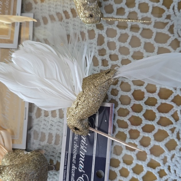 CHRISTMAS PEACOCK AND HUMMINGBIRD DECORATION - Picture 3 of 9